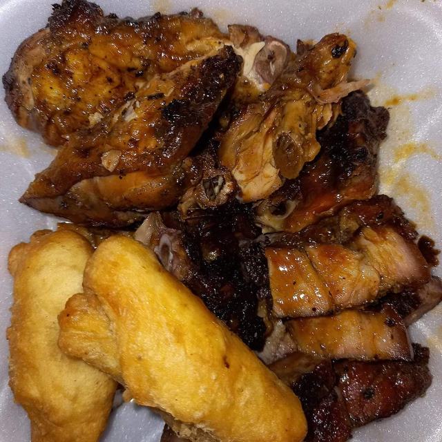 Jerk chicken with fried plantain